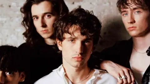 Inhaler, que tem o filho de Bono na formação, estreia no topo da parada britânica de álbuns