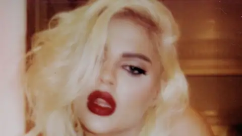 Luísa Sonza lança novo álbum, "Doce 22". Escute com as letras!