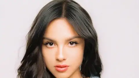 "SOUR", de Olivia Rodrigo, fica novamente no topo da parada americana de álbuns