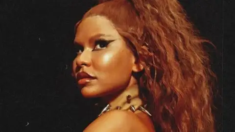 Exclusivo: Morenna mostra a letra do novo single, "Me Acabo", no Vagalume!