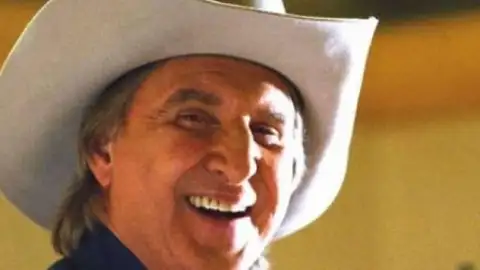 Sérgio Reis se desculpa publicamente por declarações antidemocráticas