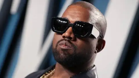 "Donda", de Kanye West, estreia no topo da parada britânica e três músicas dele entram no top 15