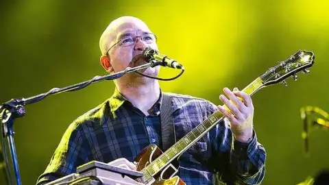 Veja artistas que superaram as adversidades para fazer, ou seguir fazendo, música