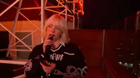 Billie Eilish faz performance especial de "Happier Than Ever" na televisão dos EUA. Veja!