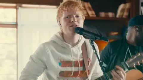 Ed Sheeran mostra música inédita do álbum "=" (Equals) no Tiny Desk Concert. Veja!