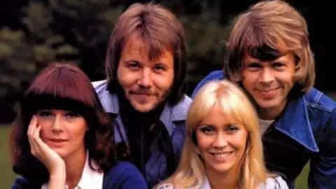 Entenda a carreira do ABBA ouvindo cinco canções fundamentais do quarteto