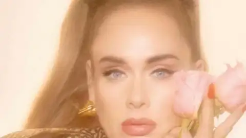 "Easy On Me", de Adele, passa sexta semana no topo da parada americana de singles