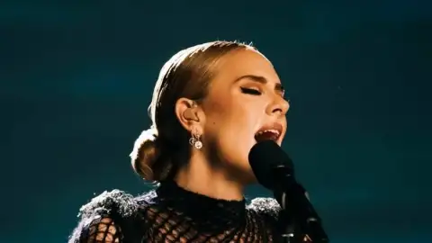 Adele volta ao topo da parada de singles dos EUA com "Easy On Me"