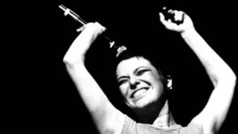 Nos 40 anos de morte de Elis Regina, relembre algumas lendas da MPB a quem ela deu voz