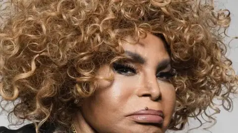 Famosos lamentam a morte de Elza Soares