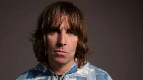 Liam Gallagher lança "Everything's Electric", escrita com Dave Grohl. Ouça!