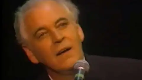 Gary Brooker, vocalista do Procol Harum e autor de "A Whiter Shade Of Pale", morre aos 76 anos