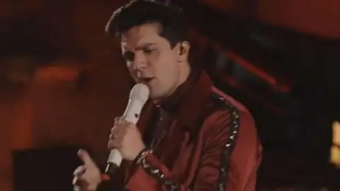 Luan Santana e Glória Groove entram no top 10 da parada de músicas mais ouvidas no Brasil