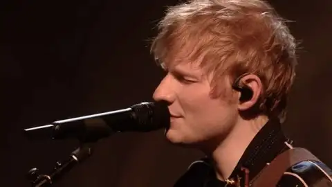 Ed Sheeran foi o artista mais tocado no Reino Unido em 2021
