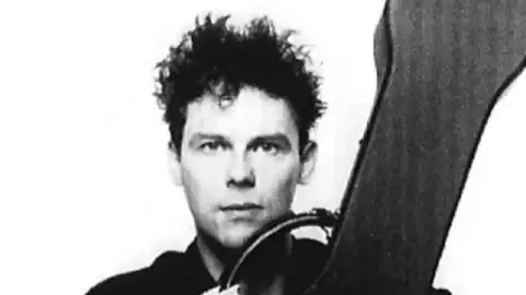 Darryl Hunt, ex-baixista dos Pogues, morre aos 72 anos