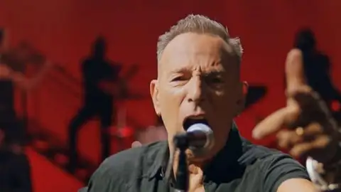 Bruce Springsteen presta tributo à soul music em "Only The Strong Survive". Ouça o álbum!