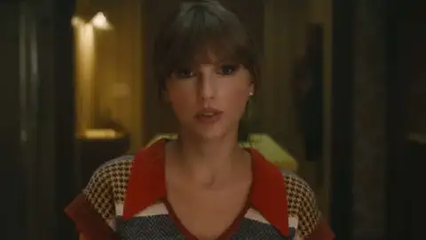 Com "Anti-Hero", Taylor Swift passa terceira semana com o single mais popular do Reino Unido