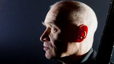 Wilko Johnson, cultuado guitarrista inglês, morre aos 75 anos