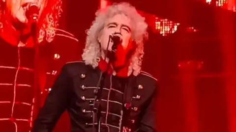 Brian May, do Queen, recebe o título de "Sir" pelo rei Charles III