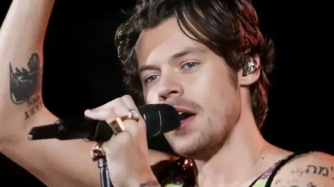 Harry Styles tem o álbum e single mais populares do ano no Reino Unido