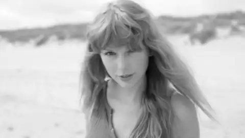 "Anti-Hero", hit de Taylor Swift, volta ao primeiro lugar nos EUA