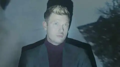 Nick Carter homenageia Aaron Carter em "Hurts To Love You". Ouça!