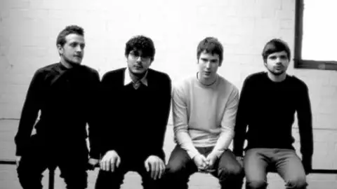 Escute o cover de "Meet Me Halfway" feito pelo The Futureheads