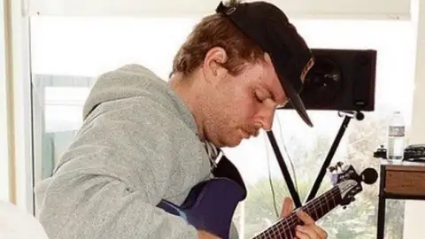 Mac DeMarco lança álbum com 199 músicas!
