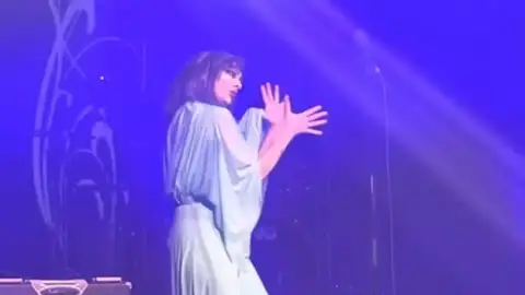 Após dez anos, Siouxsie Sioux volta ao palco