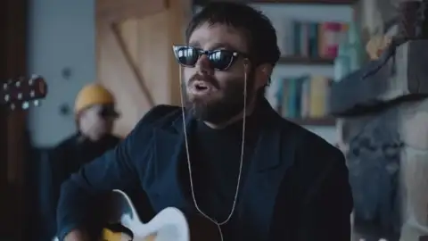 Ouça "Kimosabè", a nova música de Dope Lemon