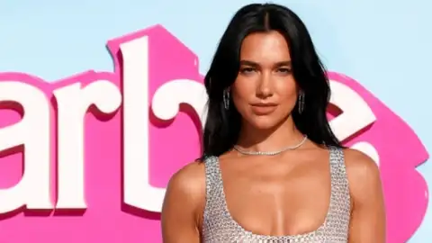 "Dance The Night", de Dua Lipa, chega ao topo da parada britânica de singles