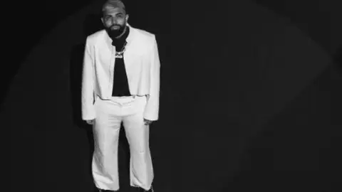 Gabigol canta trap em "O Que Você Quer De Mim?", gravada com DJ Zullu e JF. Ouça com a letra