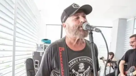 Mingau, baixista do Ultraje a Rigor, é baleado na cabeça