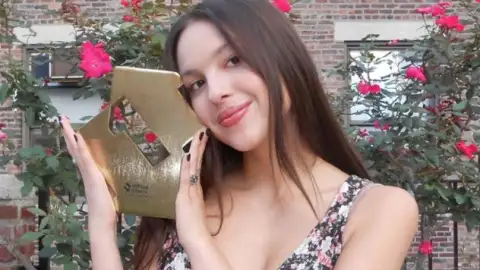 "GUTS", de Olivia Rodrigo, estreia com folga no topo da parada britânica