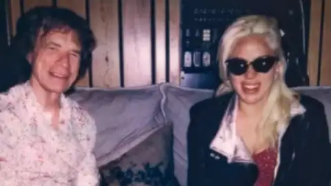 Lady Gaga e Stevie Wonder estão em  "Sweet Sounds Of Heaven" dos Rolling Stones. Ouça com a letra!