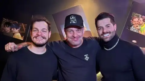 Bhaskar, irmão de Alok, atualiza internautas e diz que pai já deixou Israel