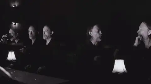 The Smile anuncia novo álbum e lança clipe com direção de Paul Thomas Anderson. Veja "Wall of Eyes"