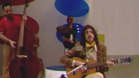 Em vídeo bem-humorado, O Terno anuncia turnê para 2024