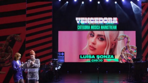 Anitta anuncia “Joga Pra Lua” e performa música inédita no “TikTok In The  Mix”