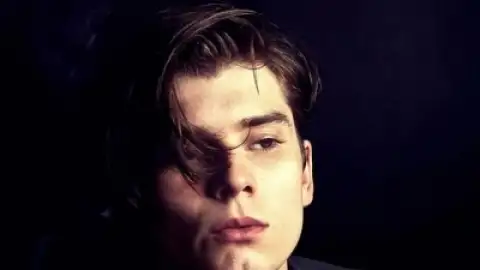 Ex-líder do The Academy Is... anuncia primeiro EP