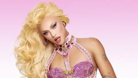 Pabllo Vittar lança "Batidão Tropical Vol. 2". Ouça com todas as letras