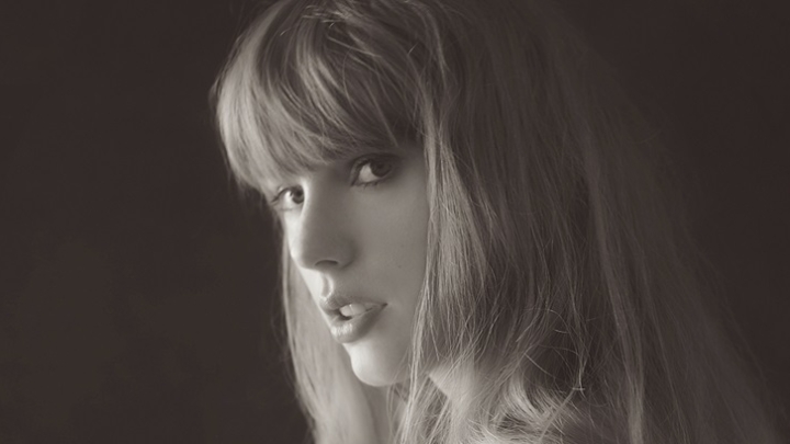 Taylor Swift lança o álbum "The Tortured Poets Department". Ouça com todas as letras!