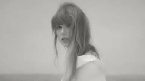 Taylor Swift completa um mês no topo da parada americana de álbuns