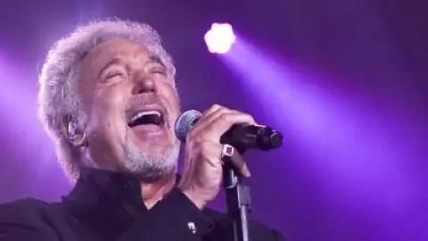 Tom Jones supera Jessie J em buscas por ingressos na internet