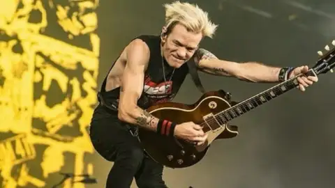 Rumores de que Deryck Whibley, do Sum 41, será o novo vocalista do Linkin Park aumentam