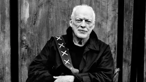 David Gilmour se mostra rejuvenescido em "Luck And Strange". Ouça o elogiado novo álbum do veterano