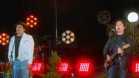 Chitãozinho e Xororó lançam disco com rock, country, folk e, claro, sertanejo. Ouça "José & Durval"!