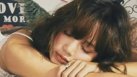 LISA lança a romântica, "Moonlit Floor". Escute com a letra e a tradução!