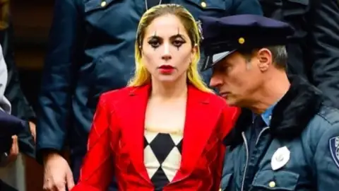 Lady Gaga ficou "envergonhada e em choque" ao ver "Coringa: Delírio A Dois", segundo fonte