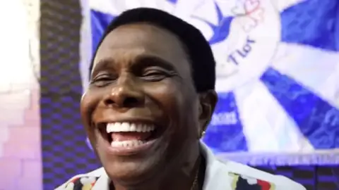 Neguinho da Beija-Flor anuncia aposentadoria da Sapucaí